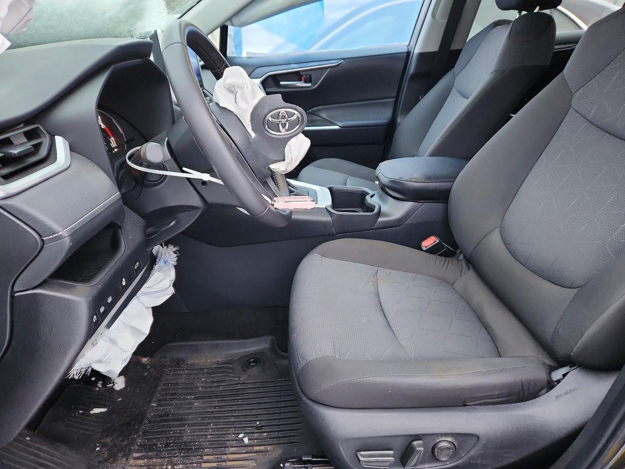 2024 TOYOTA RAV4 XLE photo 7