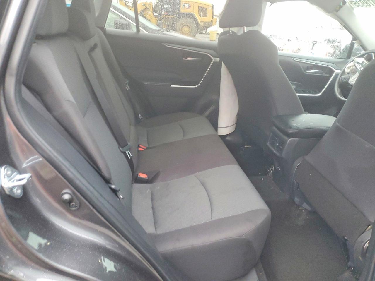 2024 TOYOTA RAV4 XLE photo 11