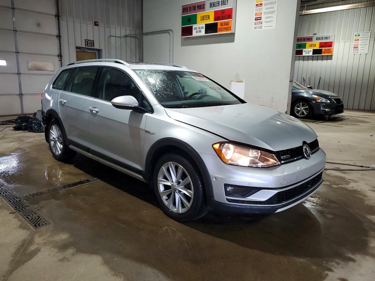 2017 VOLKSWAGEN GOLF ALLTRACK S photo 4
