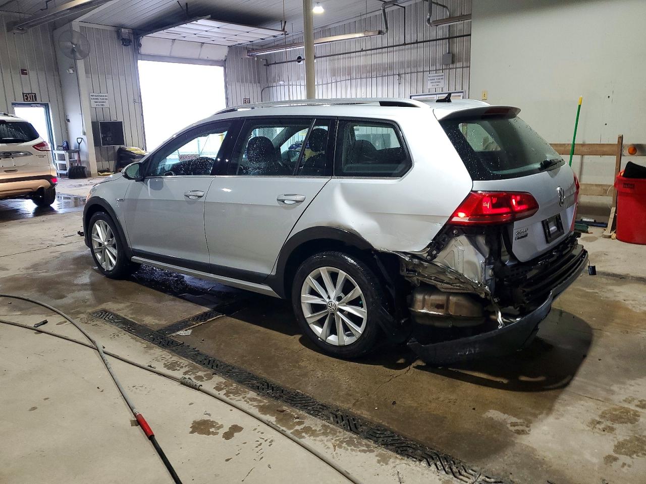 2017 VOLKSWAGEN GOLF ALLTRACK S photo 2