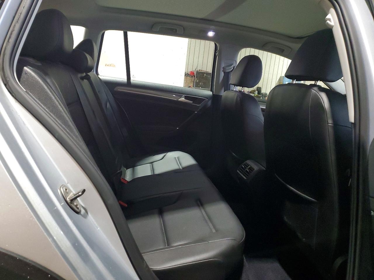 2017 VOLKSWAGEN GOLF ALLTRACK S photo 10