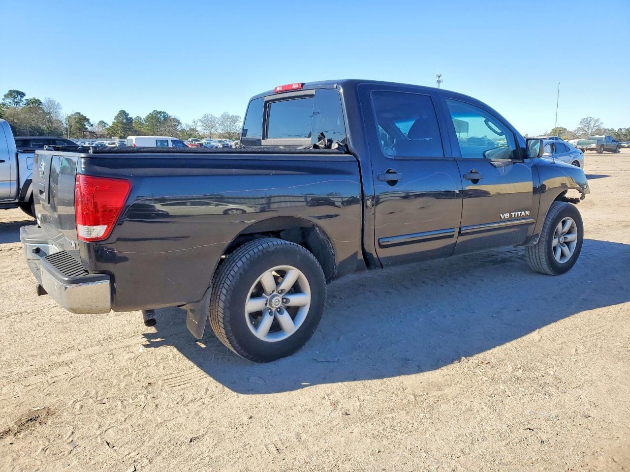2011 NISSAN TITAN S photo 3