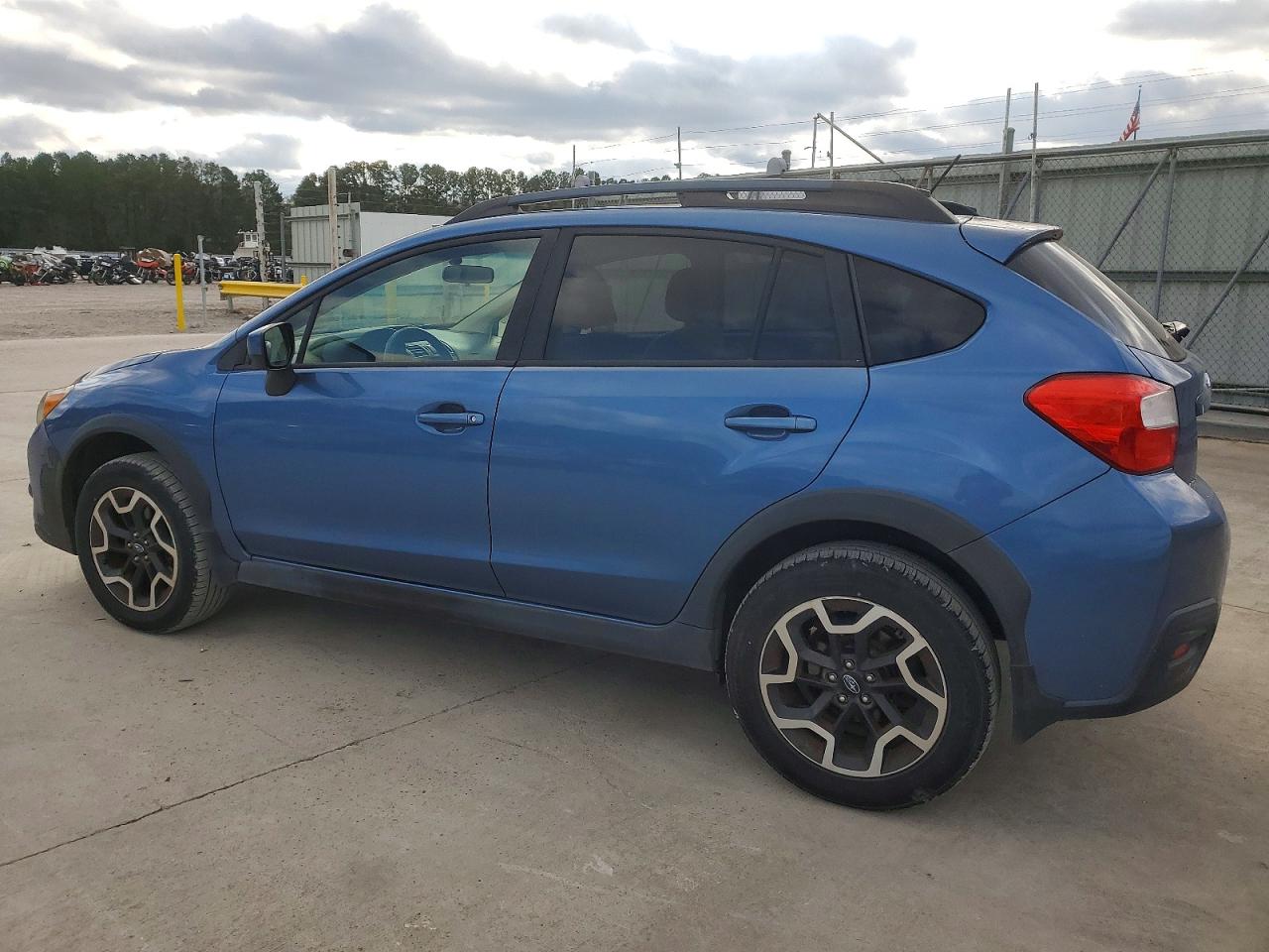 2017 SUBARU CROSSTREK PREMIUM photo 2