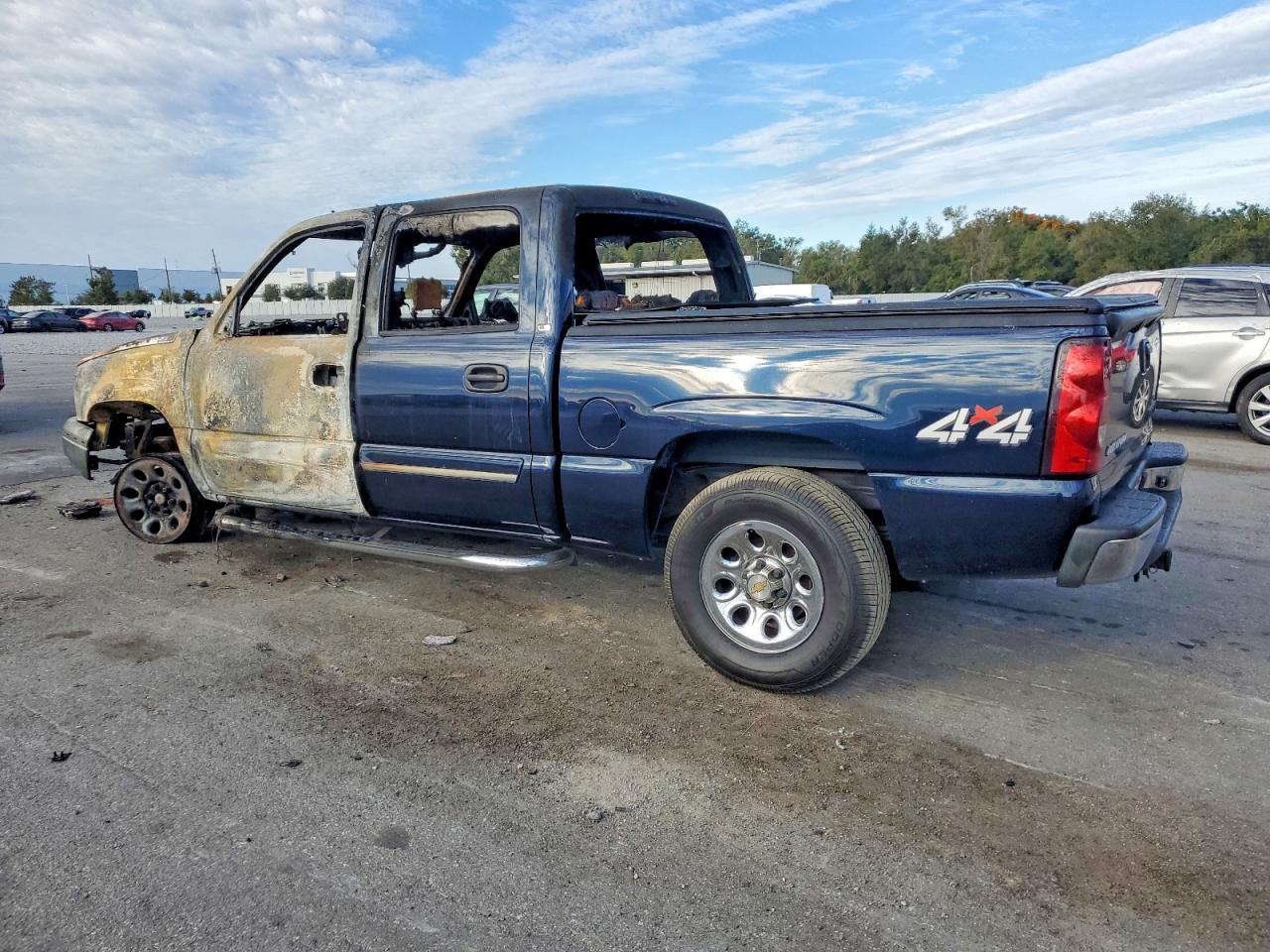 2005 CHEVROLET SILVERADO K1500 photo 2