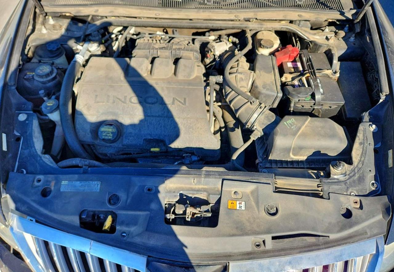 2012 LINCOLN MKS photo 11