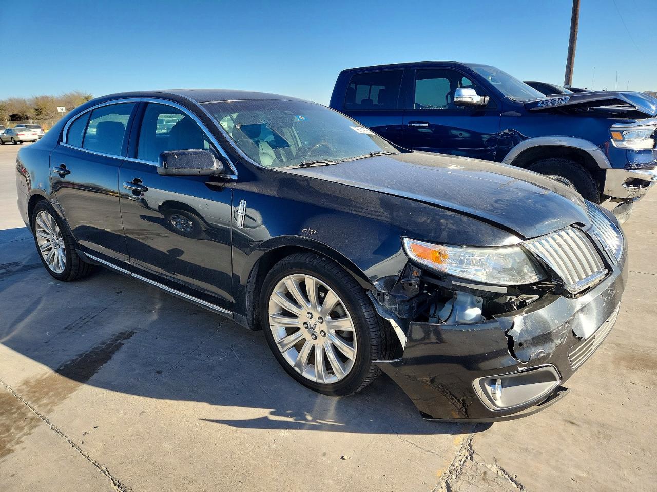 2012 LINCOLN MKS photo 4