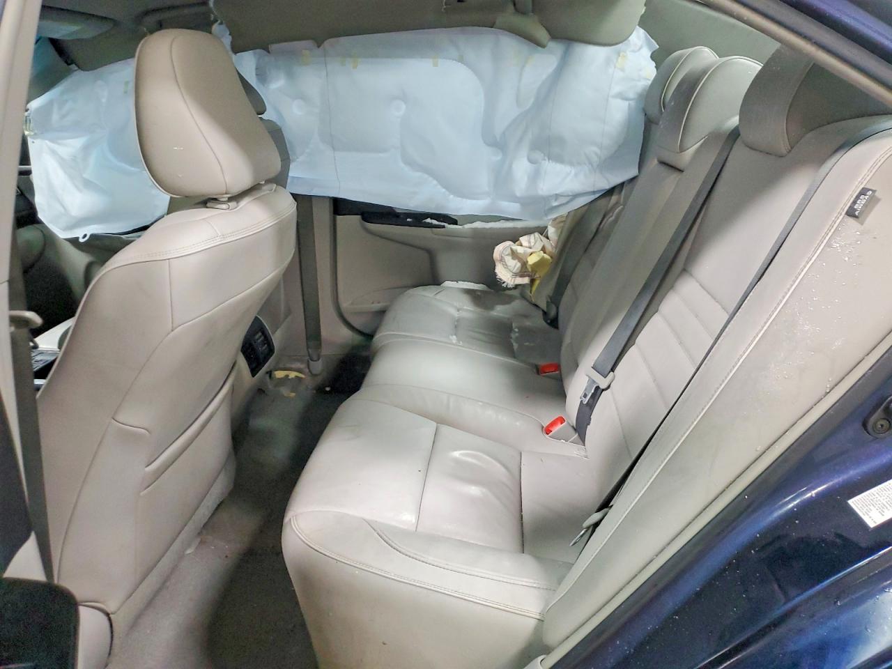 2015 TOYOTA CAMRY LE photo 10