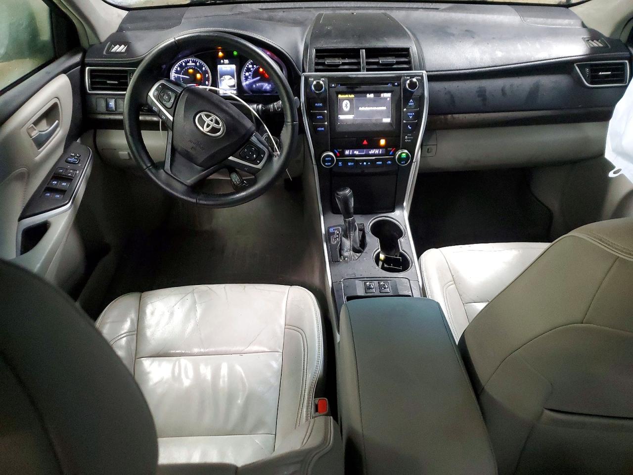 2015 TOYOTA CAMRY LE photo 8