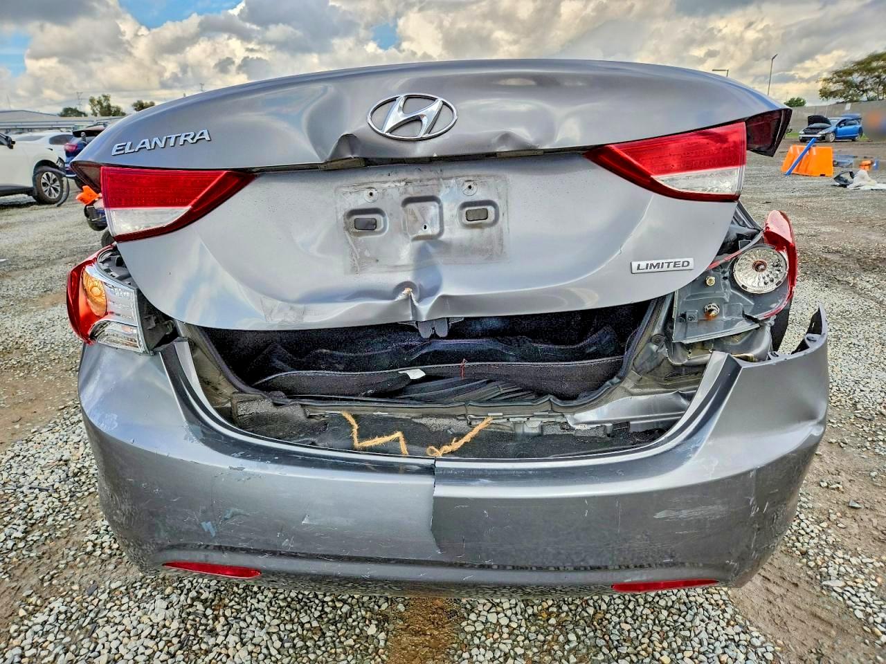 2013 HYUNDAI ELANTRA GLS photo 6