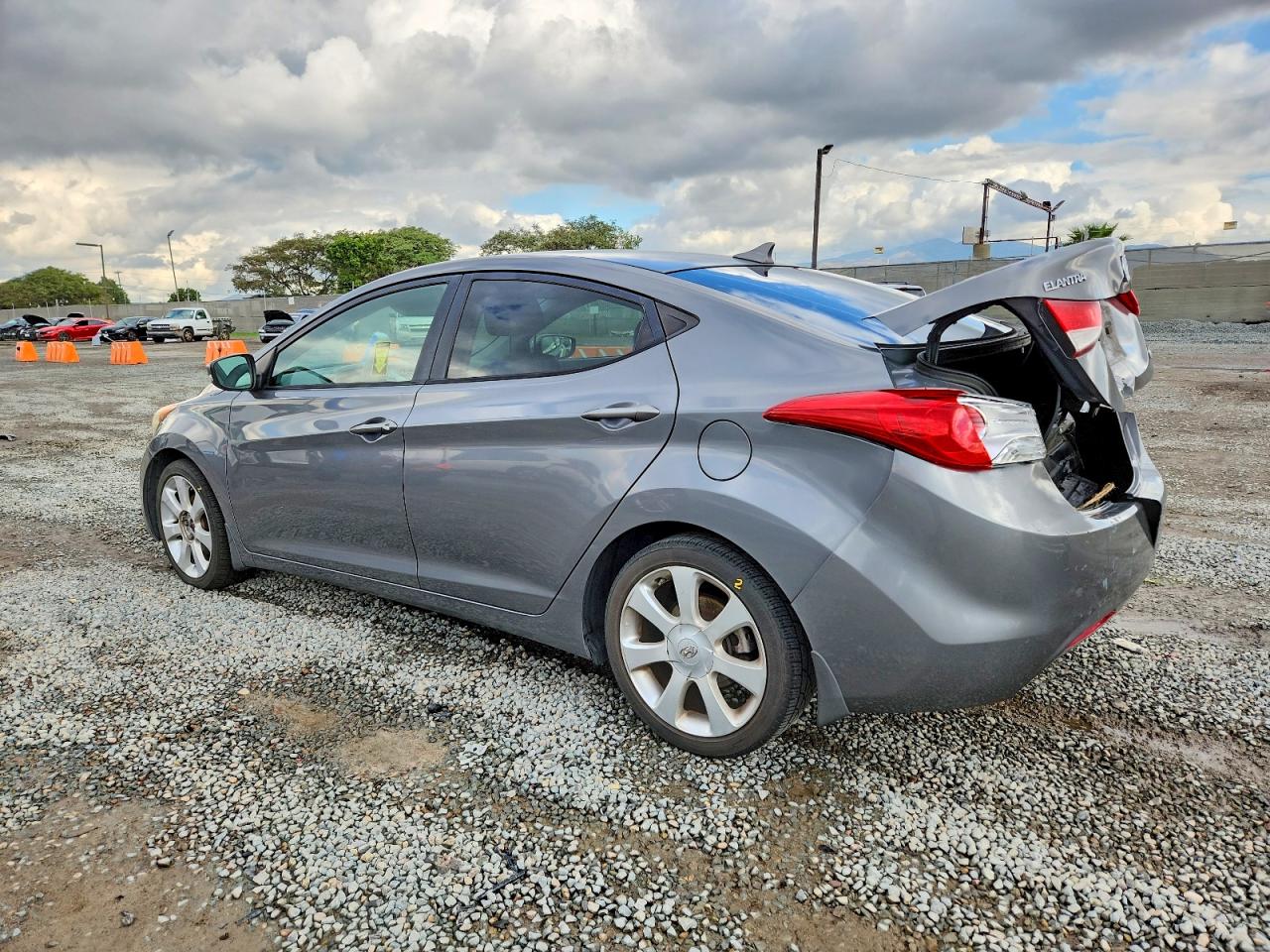 2013 HYUNDAI ELANTRA GLS photo 2