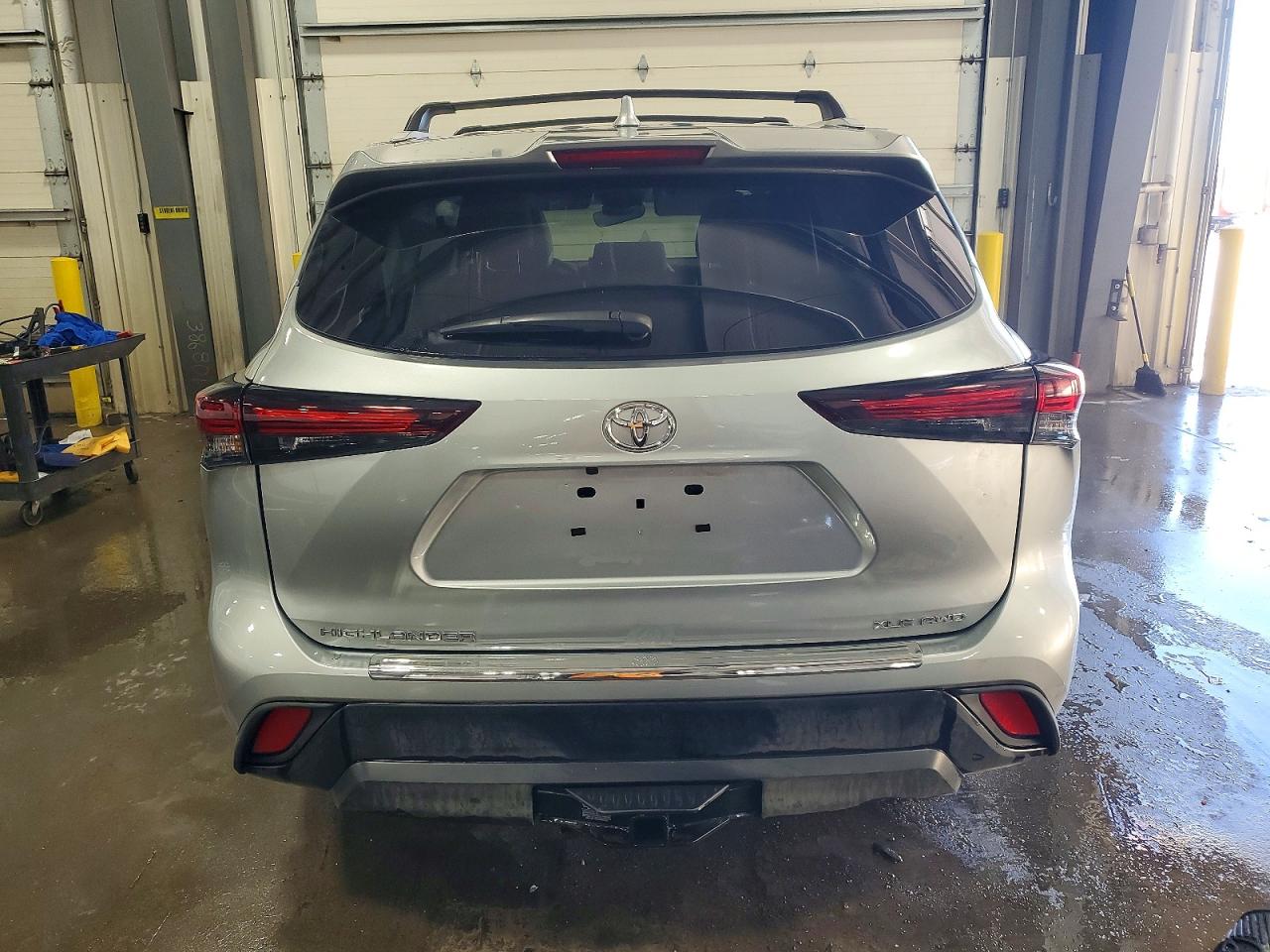 2024 TOYOTA HIGHLANDER LE photo 6