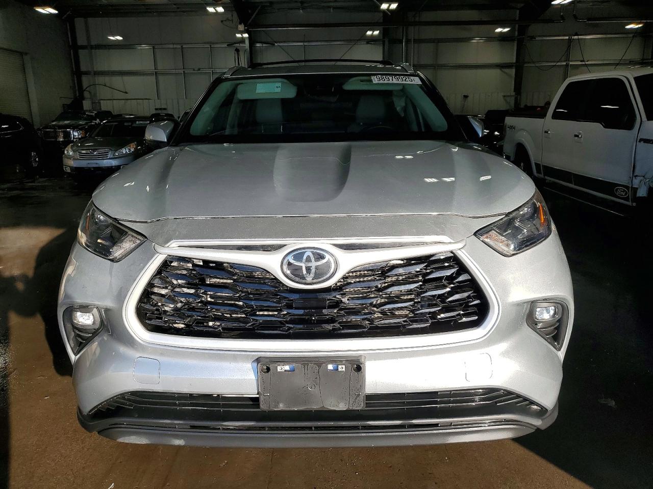 2024 TOYOTA HIGHLANDER LE photo 5