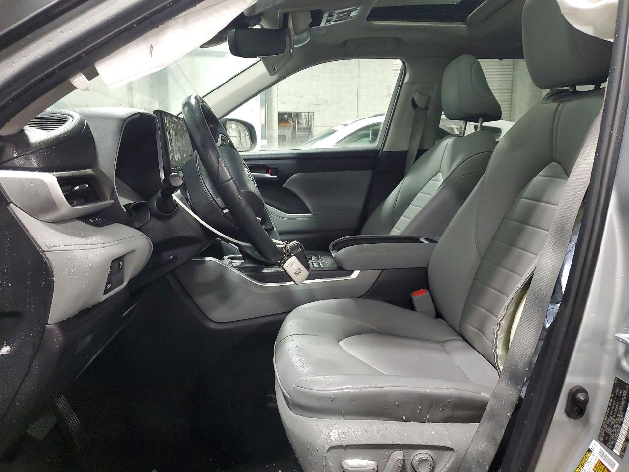 2024 TOYOTA HIGHLANDER LE photo 7