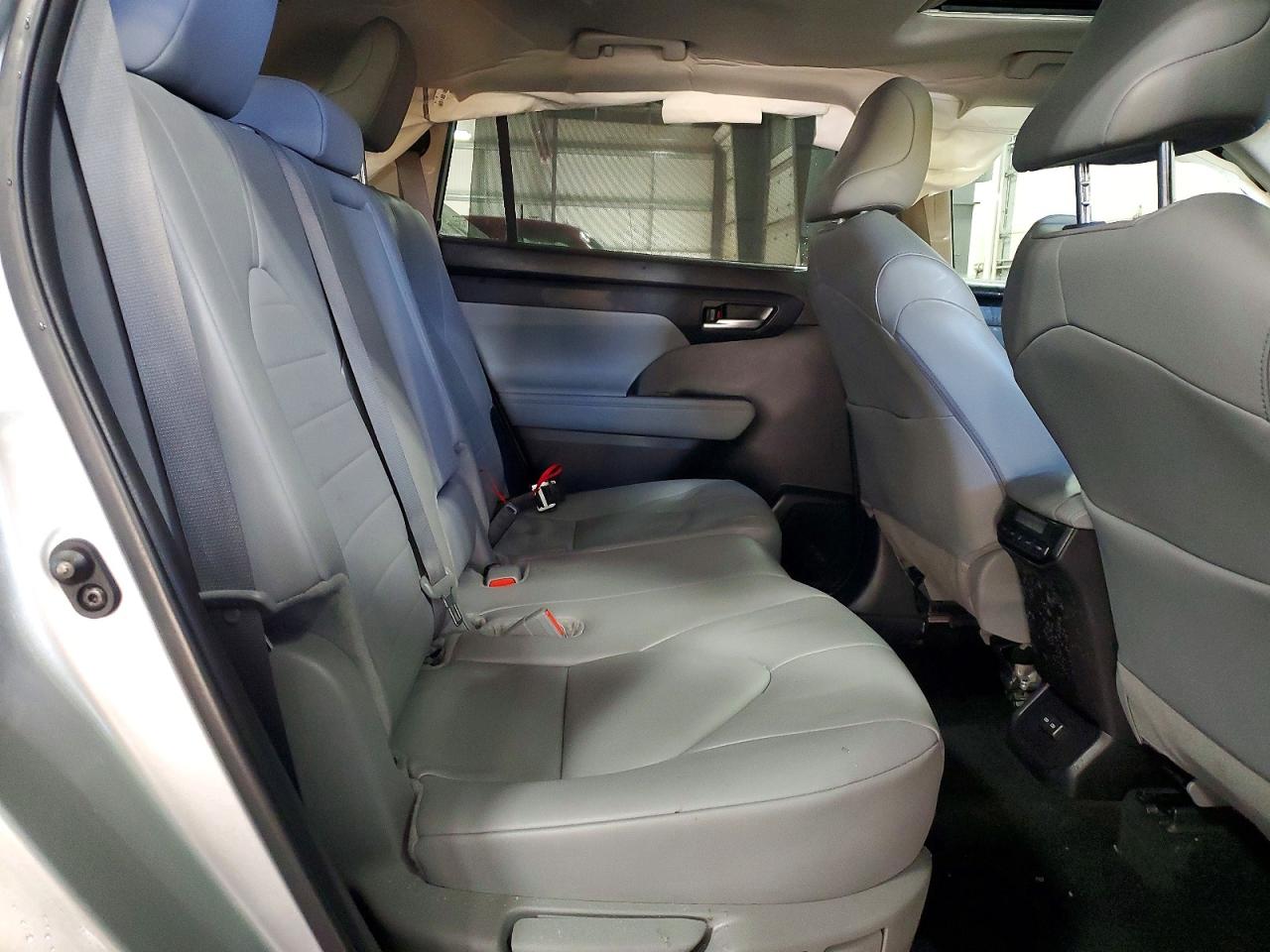 2024 TOYOTA HIGHLANDER LE photo 11