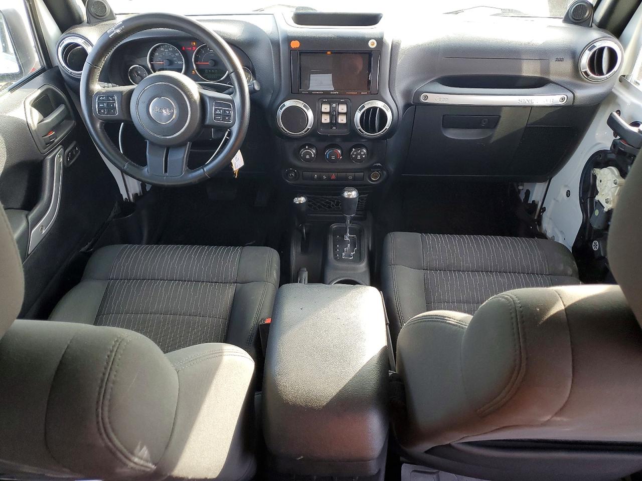 2012 JEEP WRANGLER UNLIMITED SAHARA photo 8