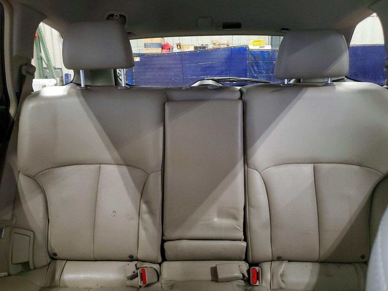 2011 SUBARU OUTBACK 3.6R LIMITED photo 10