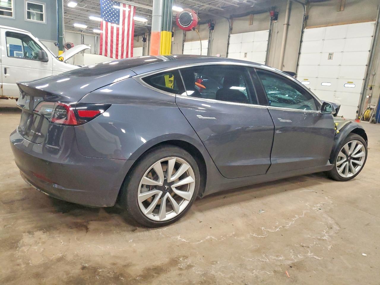 2018 TESLA MODEL 3 photo 3