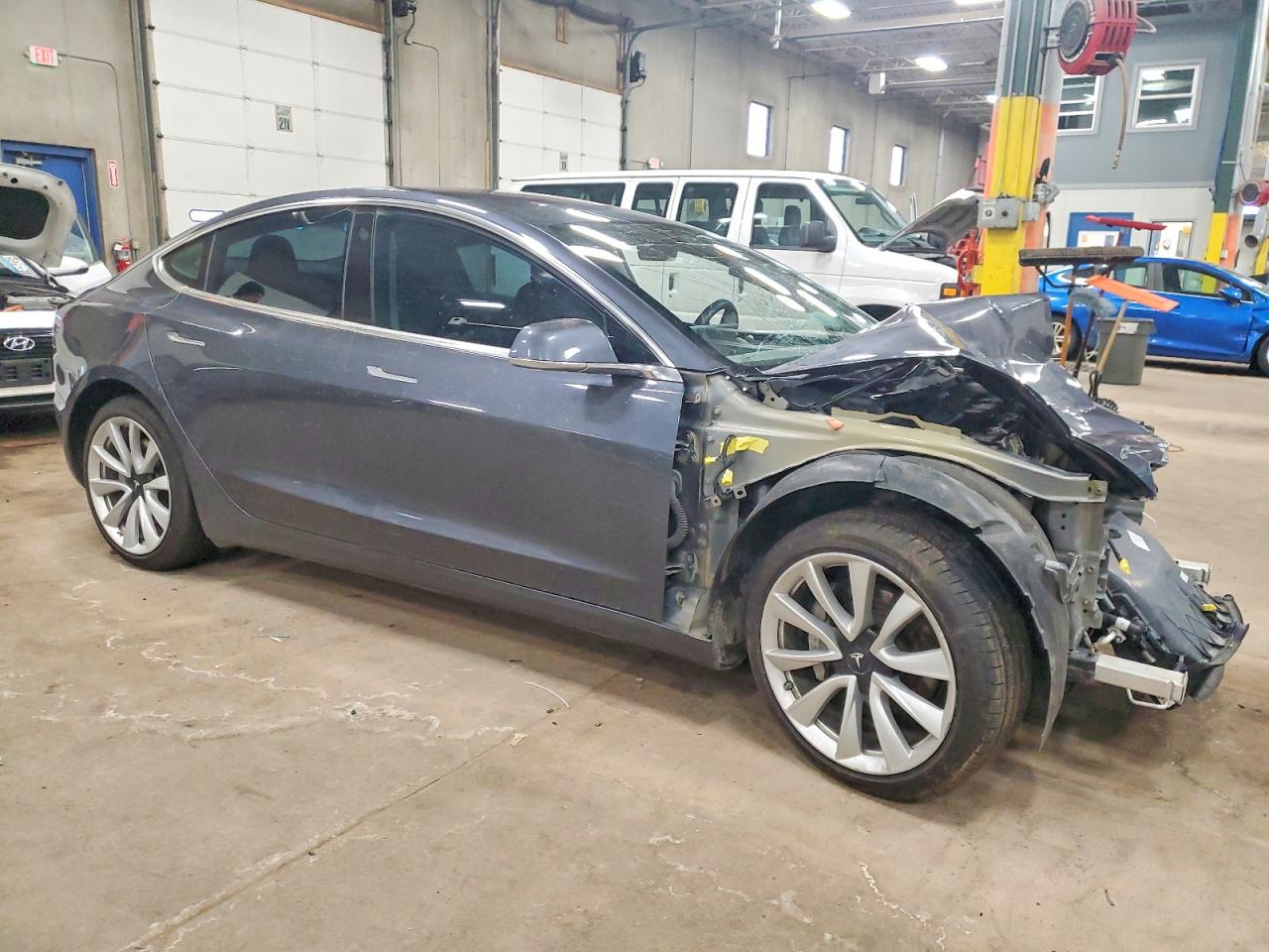 2018 TESLA MODEL 3 photo 4