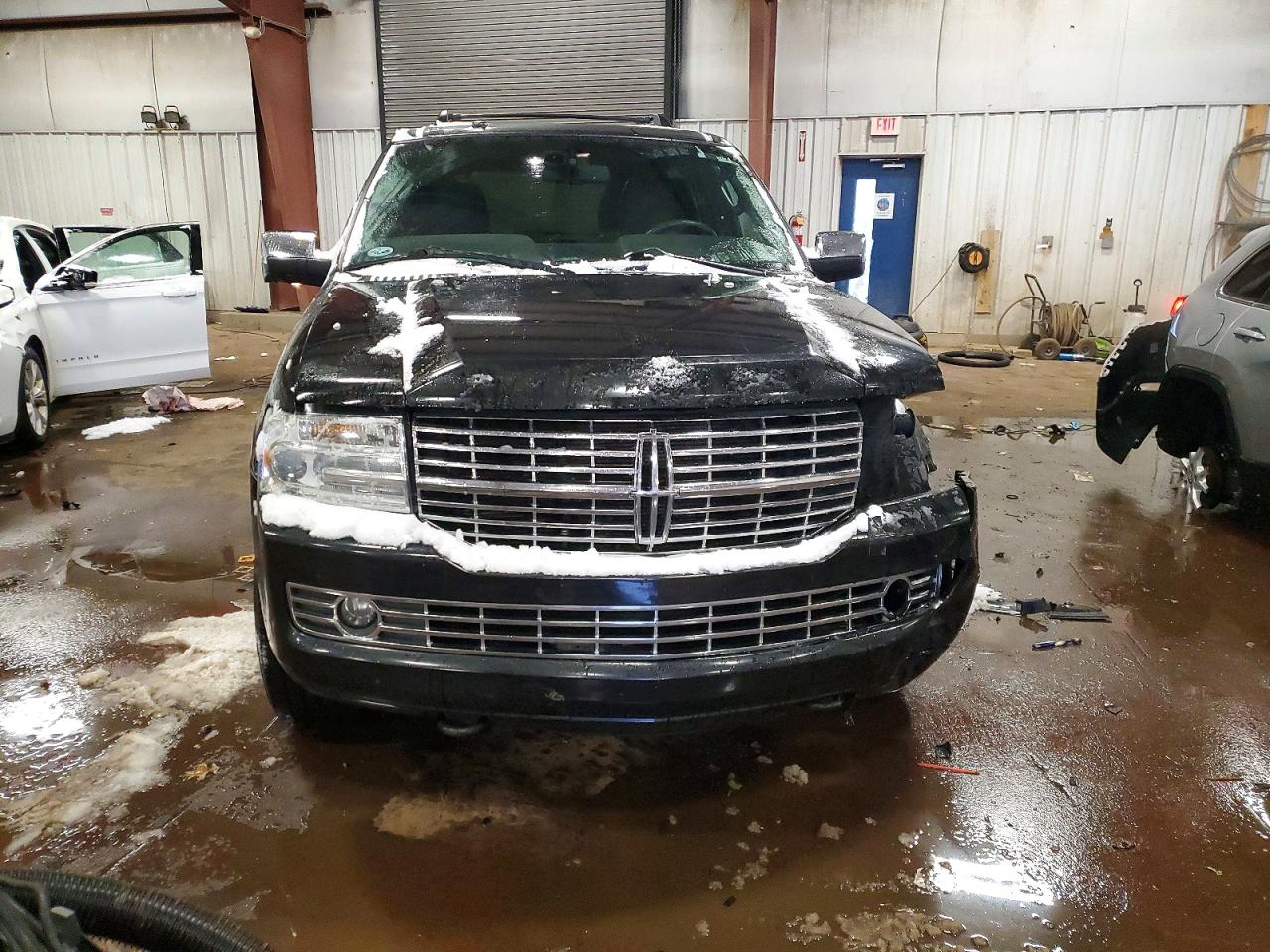 2013 LINCOLN NAVIGATOR photo 9