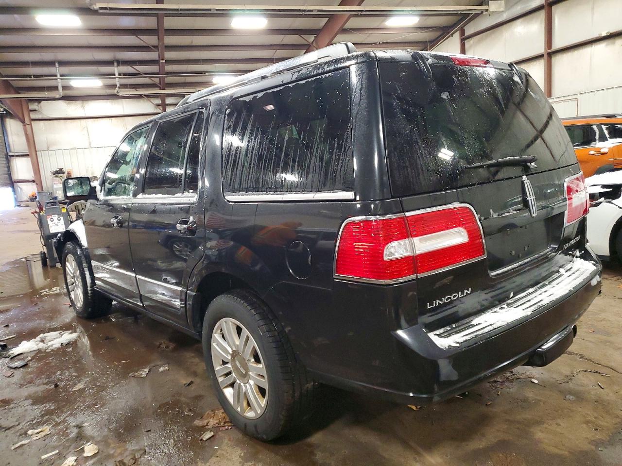 2013 LINCOLN NAVIGATOR photo 3
