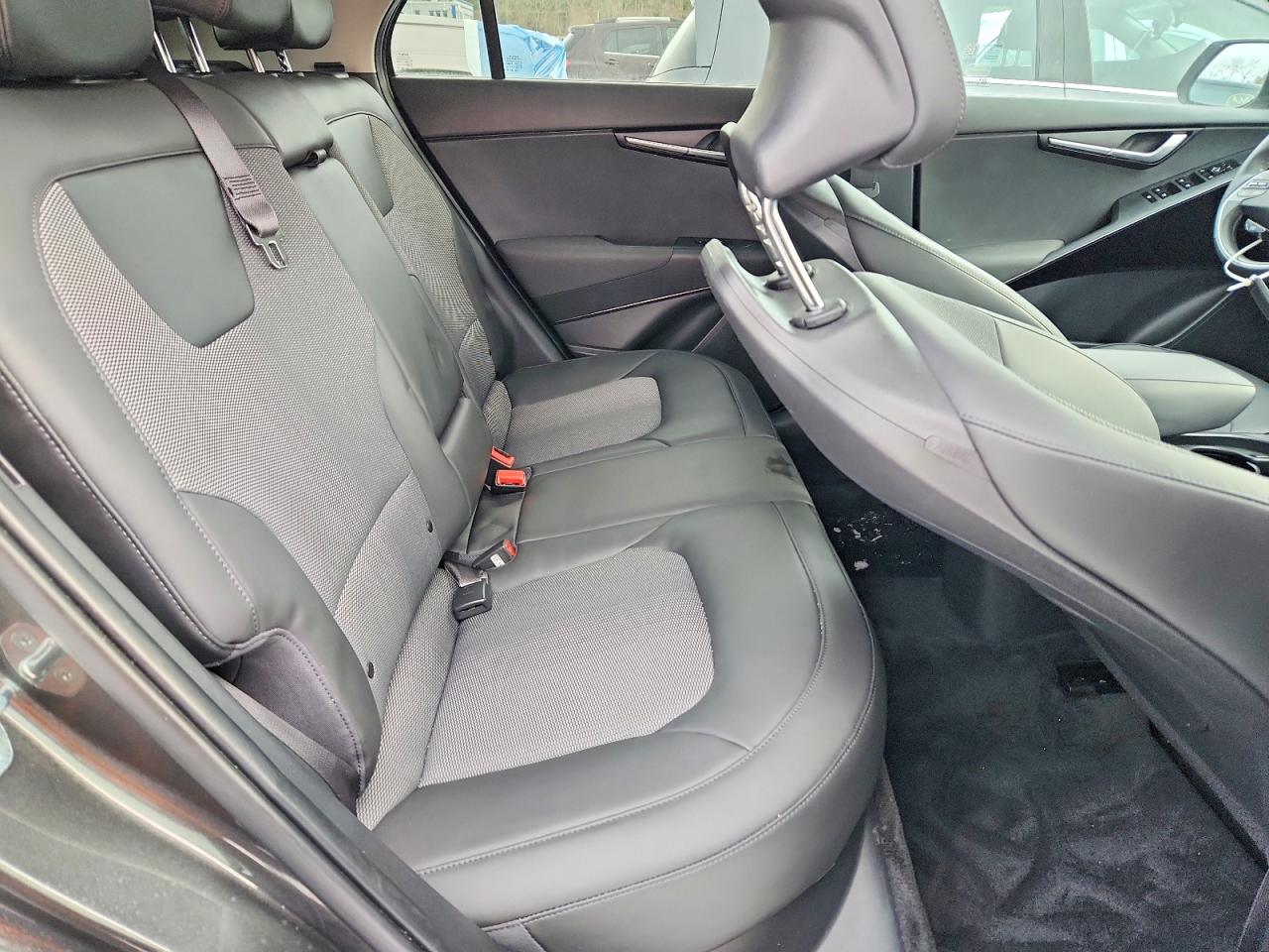 2024 KIA NIRO EX photo 11