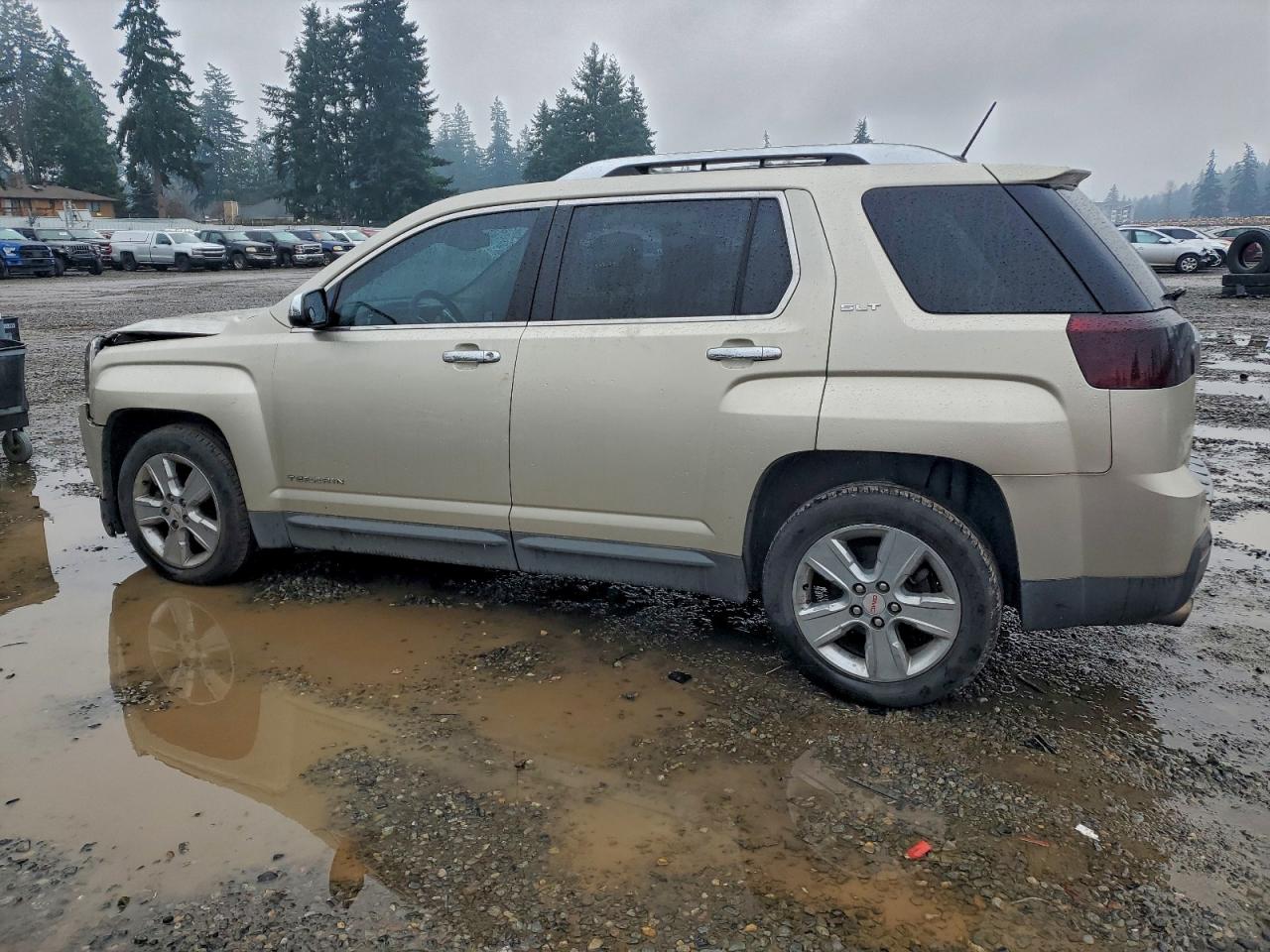 2015 GMC TERRAIN SLT photo 2