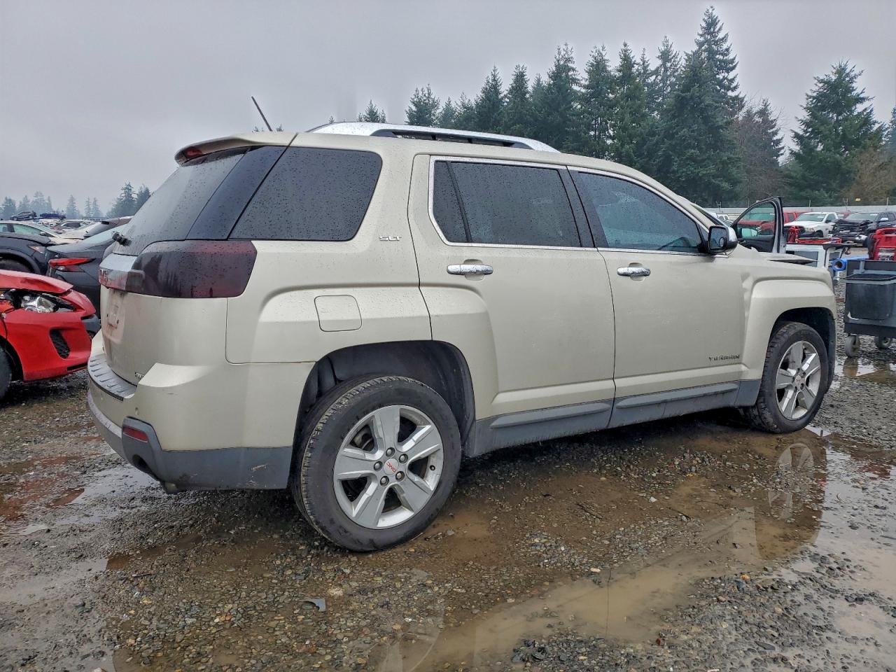 2015 GMC TERRAIN SLT photo 3
