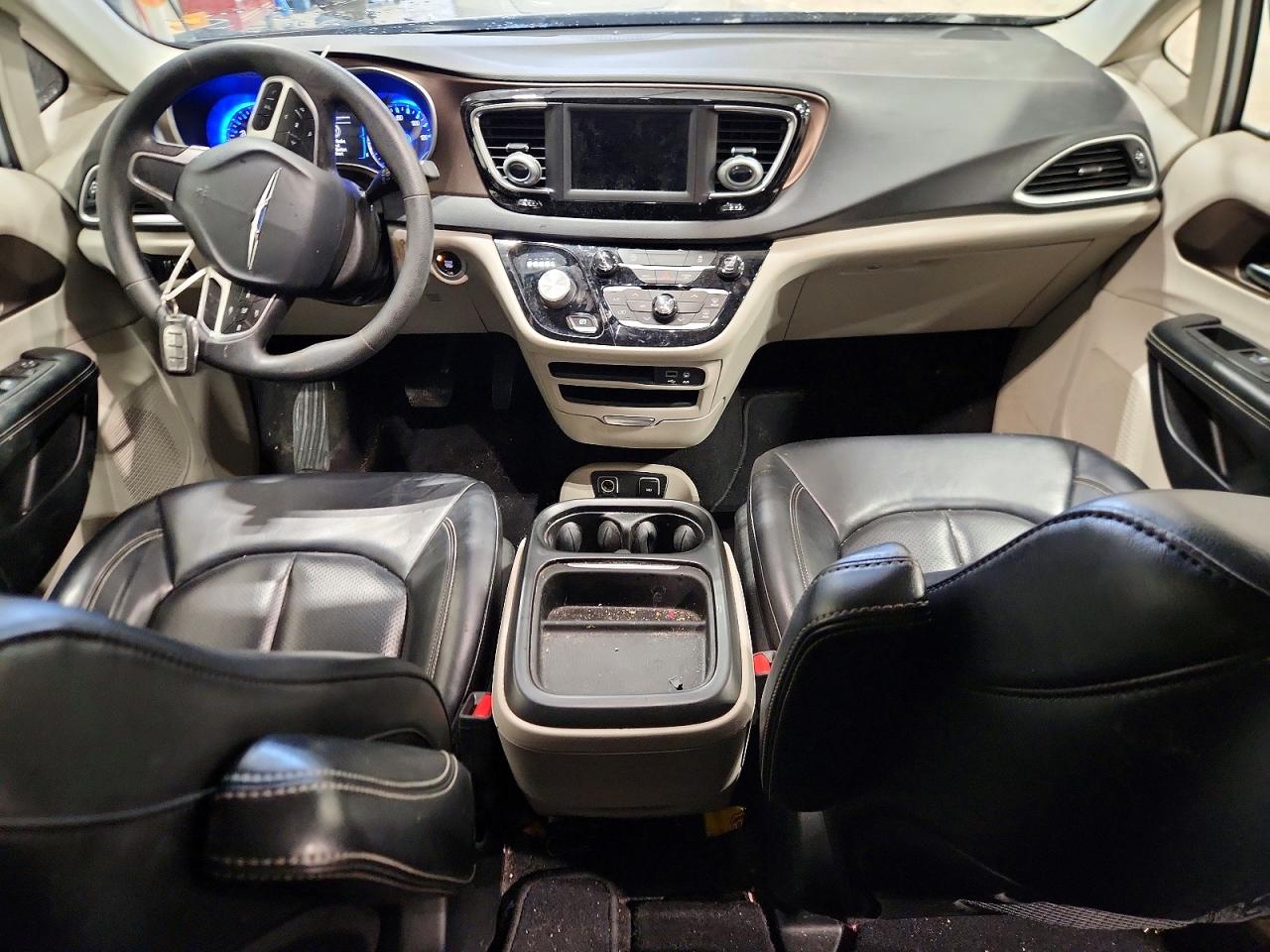 2020 CHRYSLER VOYAGER LXI photo 8