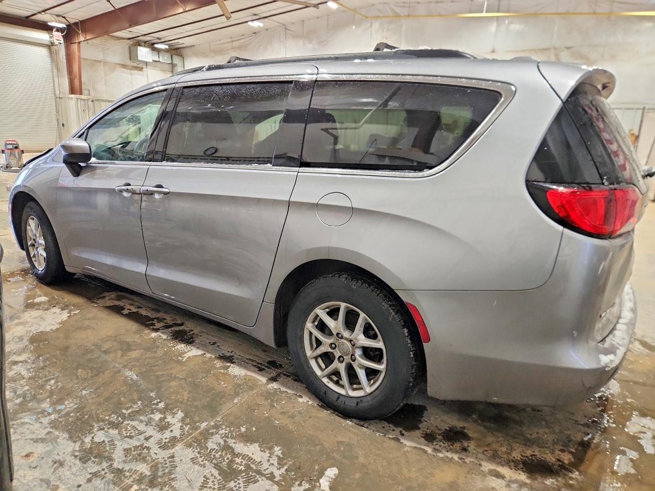 2020 CHRYSLER VOYAGER LXI photo 2