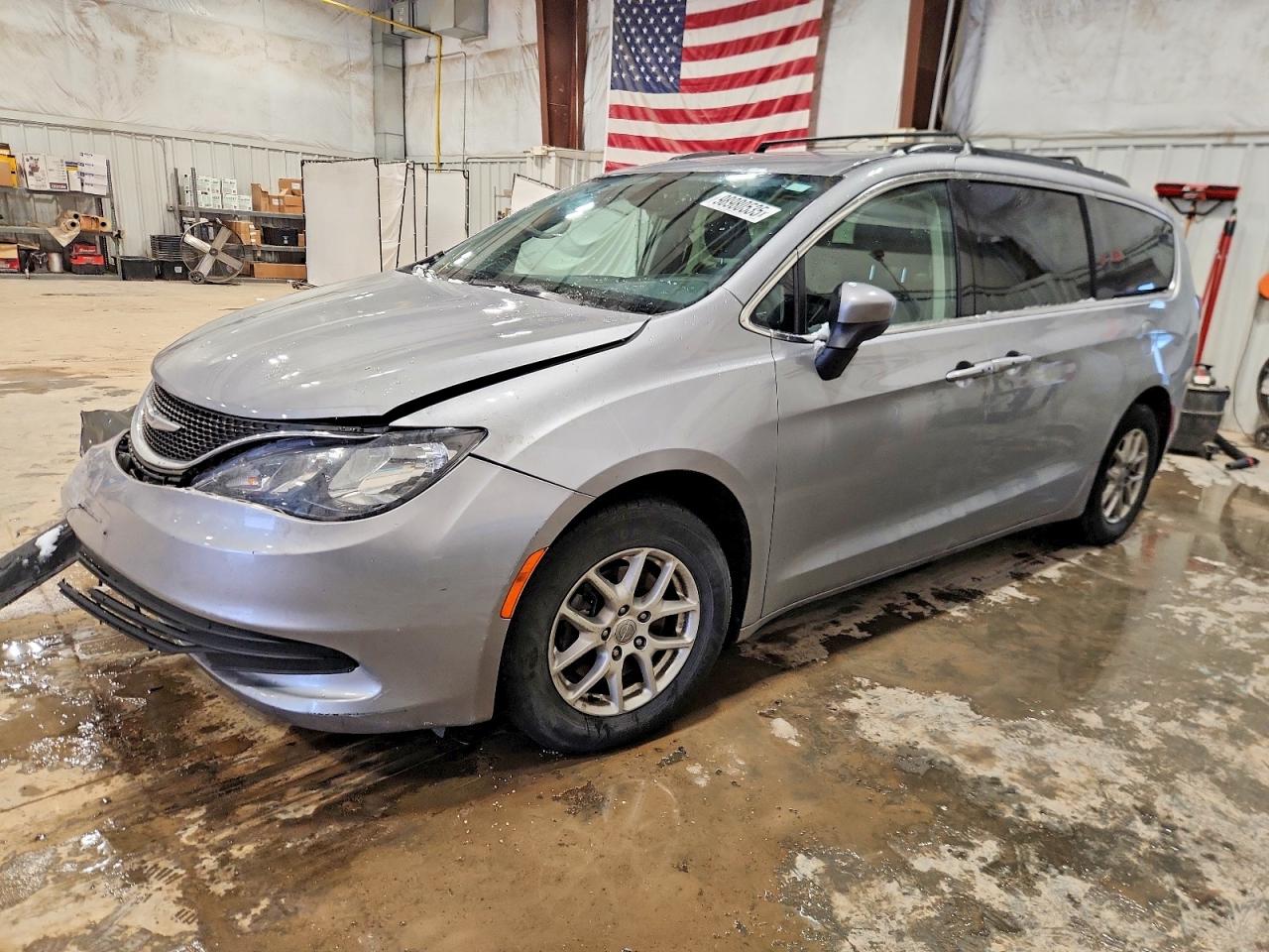 2020 CHRYSLER VOYAGER