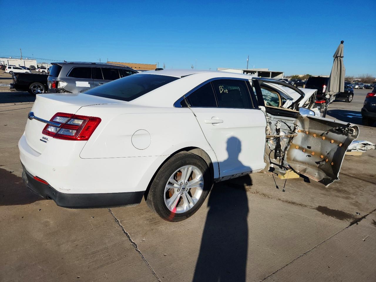 2015 FORD TAURUS SEL photo 9
