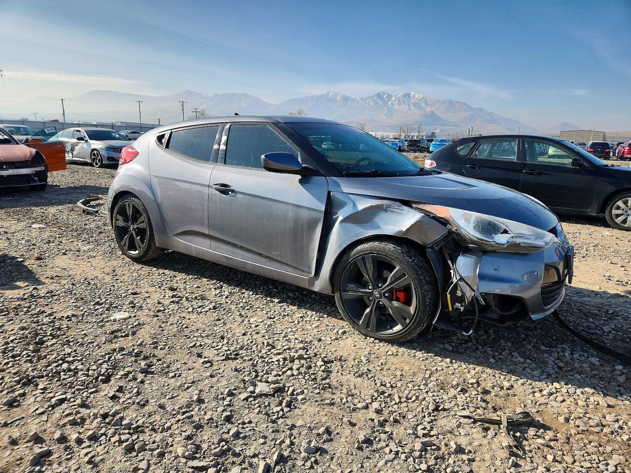 2016 HYUNDAI VELOSTER photo 4