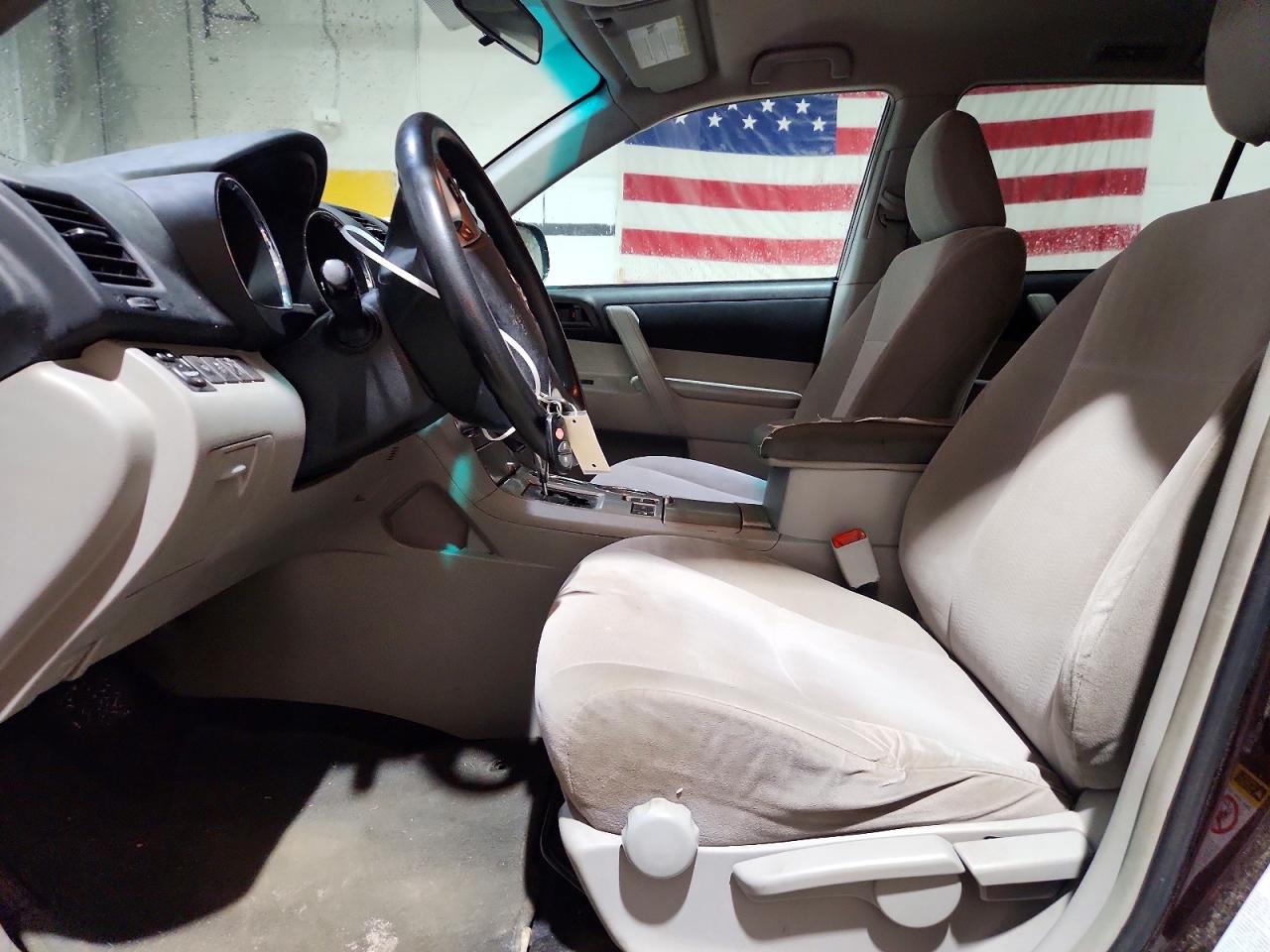 2013 TOYOTA HIGHLANDER BASE photo 7
