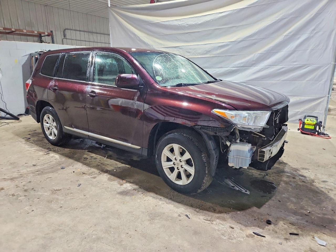 2013 TOYOTA HIGHLANDER BASE photo 4