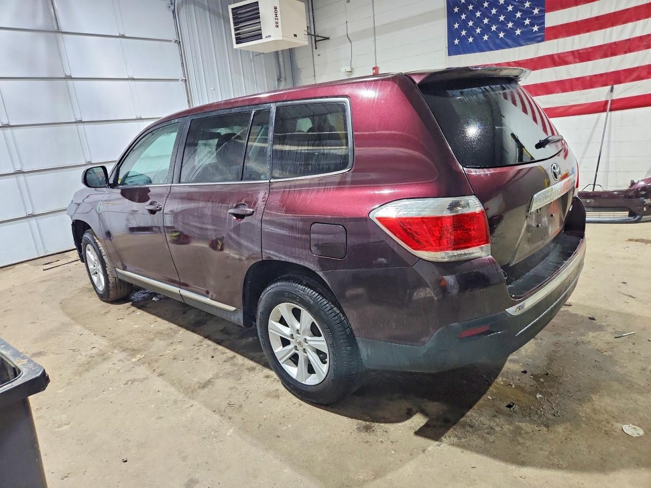 2013 TOYOTA HIGHLANDER BASE photo 2