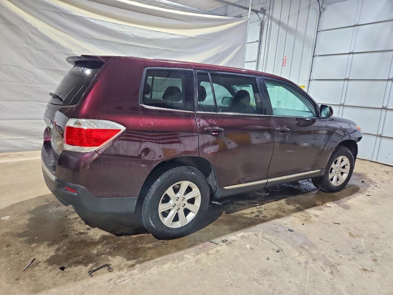 2013 TOYOTA HIGHLANDER BASE photo 3
