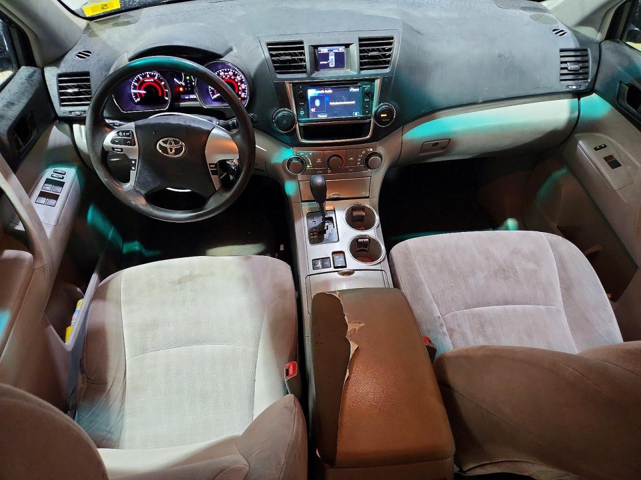 2013 TOYOTA HIGHLANDER BASE photo 8