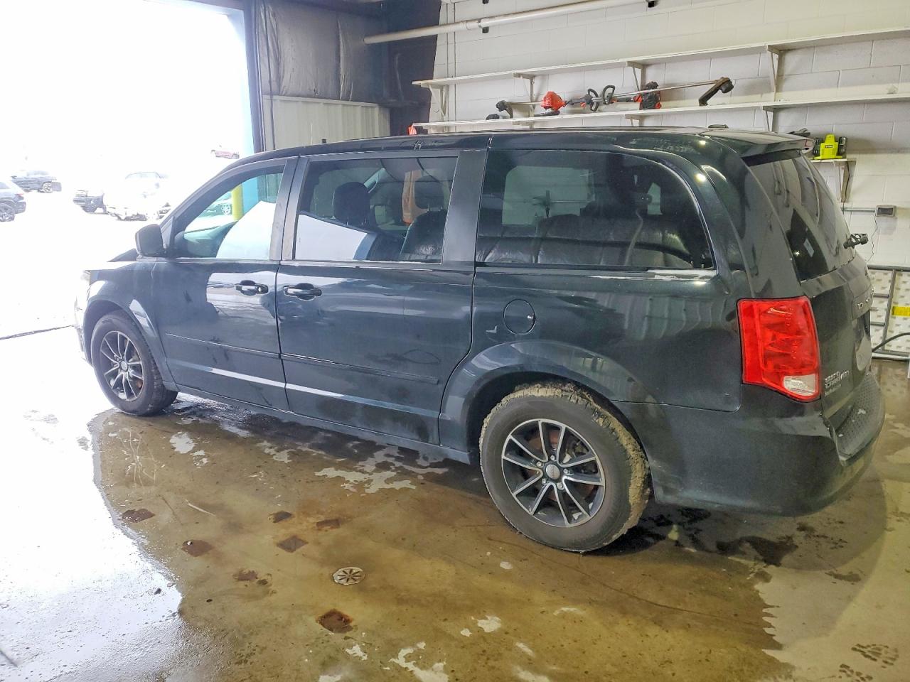 2015 DODGE GRAND CARAVAN SXT photo 2