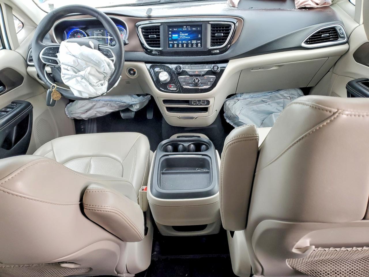 2021 CHRYSLER VOYAGER LXI photo 8