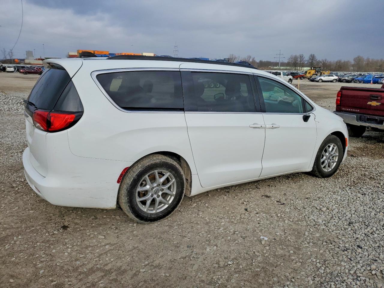 2021 CHRYSLER VOYAGER LXI photo 3