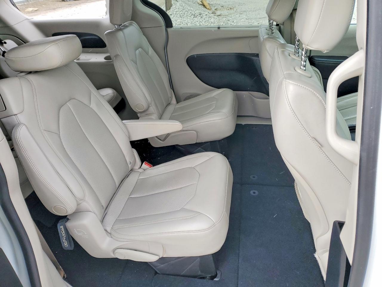 2021 CHRYSLER VOYAGER LXI photo 11