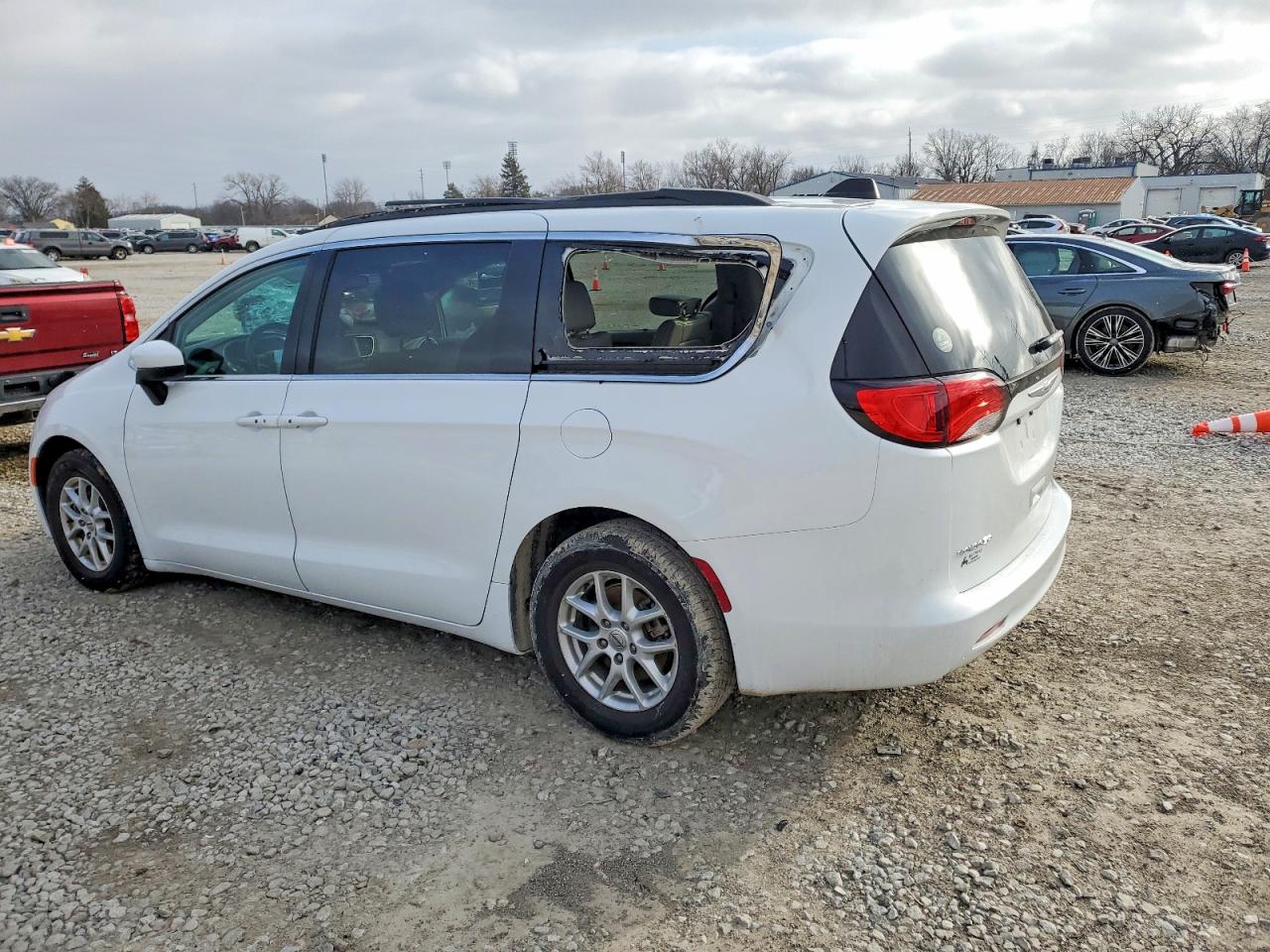 2021 CHRYSLER VOYAGER LXI photo 2