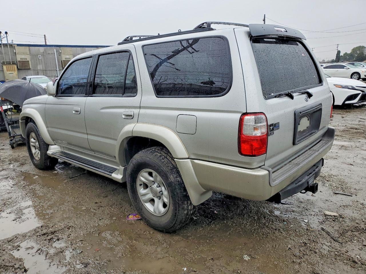 2001 TOYOTA 4RUNNER SR5 photo 2