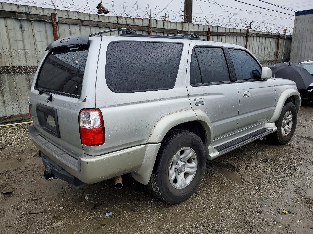 2001 TOYOTA 4RUNNER SR5 photo 3