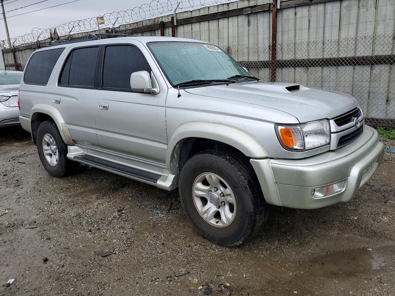 2001 TOYOTA 4RUNNER SR5 photo 4