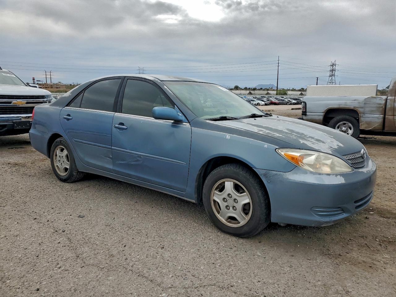 2002 TOYOTA CAMRY LE photo 4