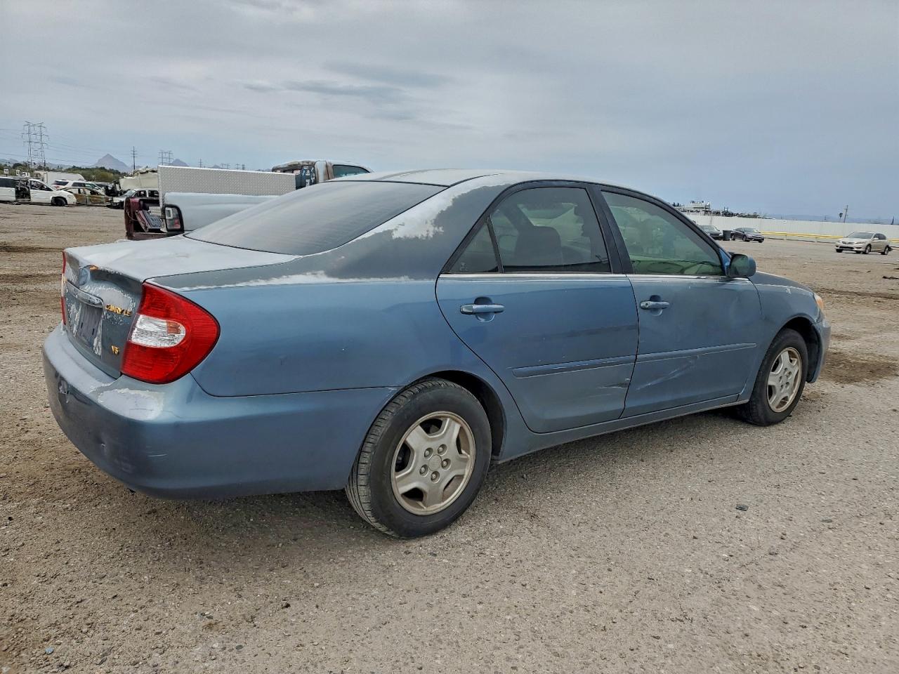 2002 TOYOTA CAMRY LE photo 3