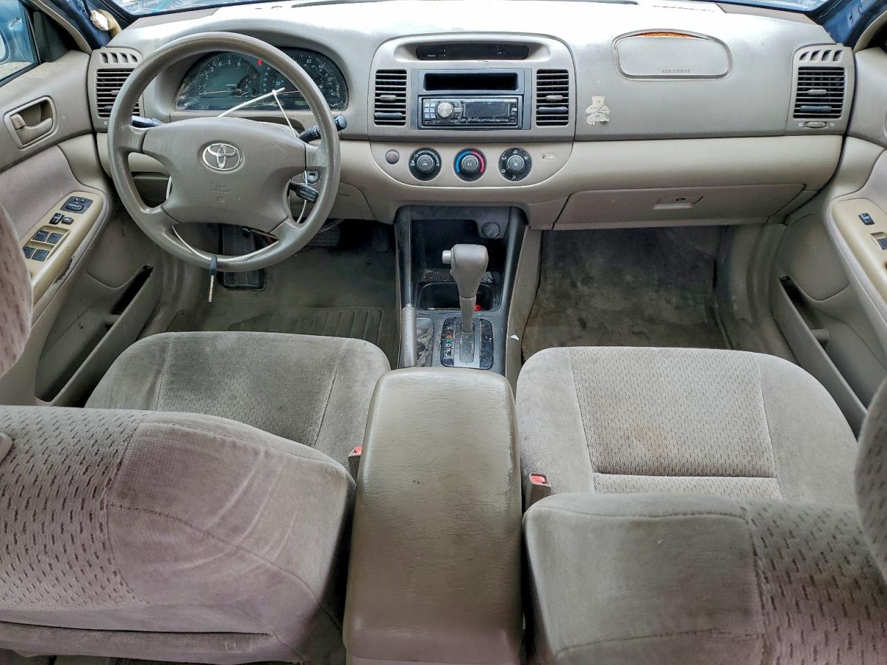 2002 TOYOTA CAMRY LE photo 8