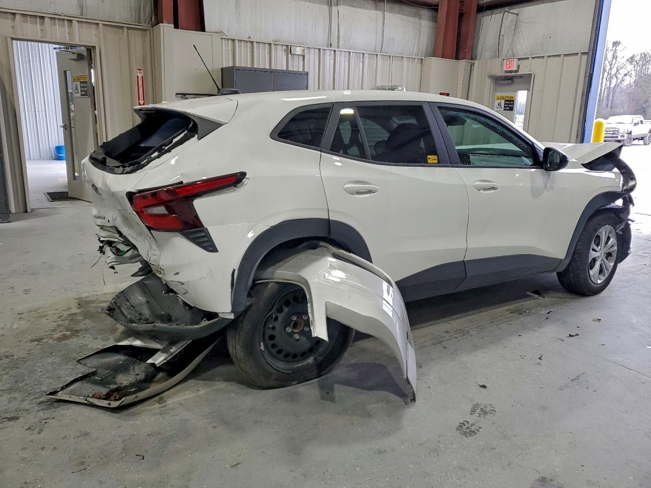 2025 CHEVROLET TRAX LS photo 3