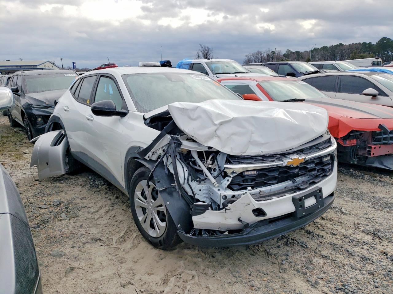2025 CHEVROLET TRAX LS photo 4